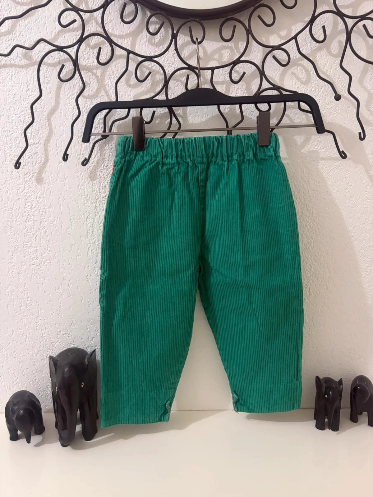 🔵 Pantalón de Terciopelo Acanalado Verde Botella – 18 meses – photo 4